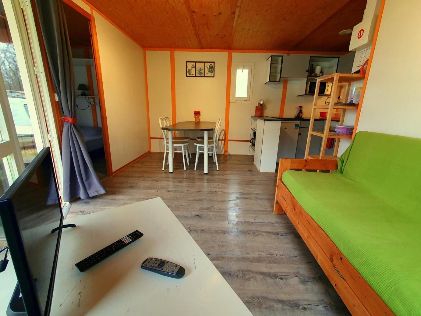 Les Chalets Du Quignon Autry-le-Chatel ภายนอก รูปภาพ