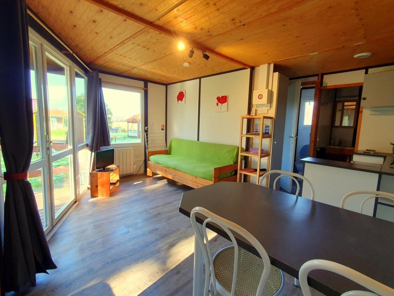 Les Chalets Du Quignon Autry-le-Chatel ภายนอก รูปภาพ