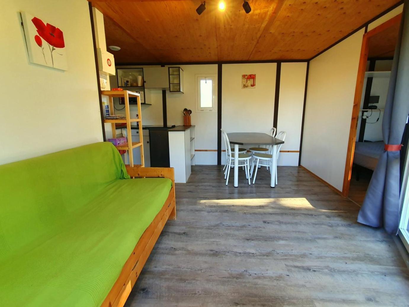 Les Chalets Du Quignon Autry-le-Chatel ภายนอก รูปภาพ